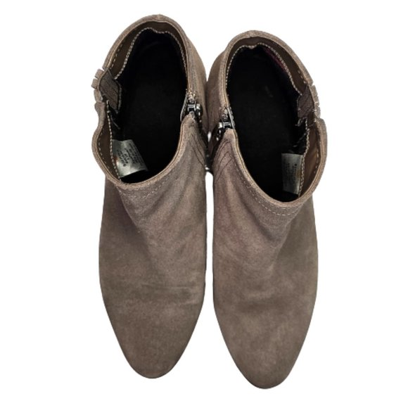 Blondo Valli Taupe Suede Waterproof Heeled Side Zip Ankle Bootie Shoes Sz 9.5 - Picture 8 of 12